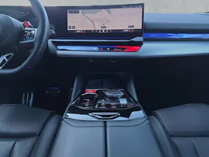 BMW M5 xDrive Touring (CH) * Individual Storm Bay *