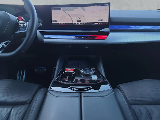 BMW M5 xDrive Touring (CH) * Individual Storm Bay *