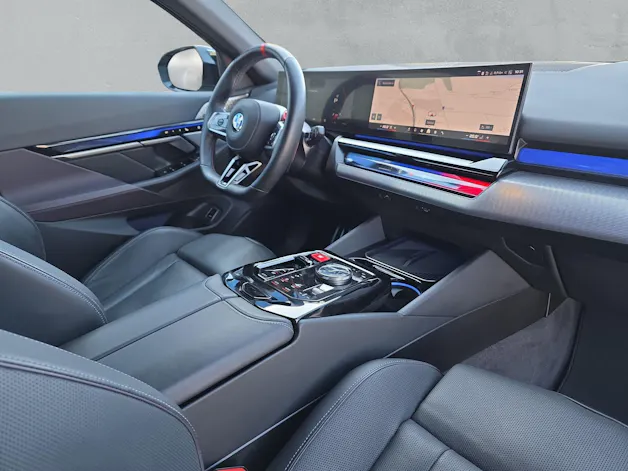 BMW M5 xDrive Touring (CH) * Individual Storm Bay *