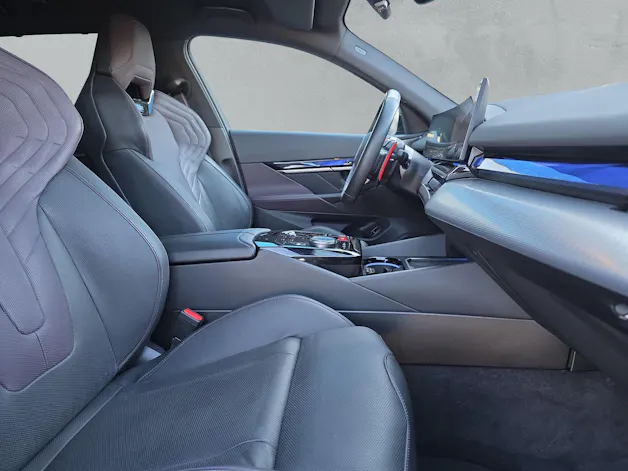BMW M5 xDrive Touring (CH) * Individual Storm Bay *