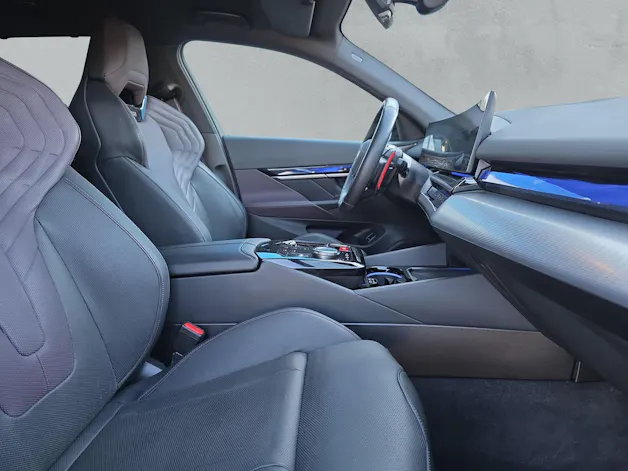 BMW M5 xDrive Touring (CH) * Individual Storm Bay *