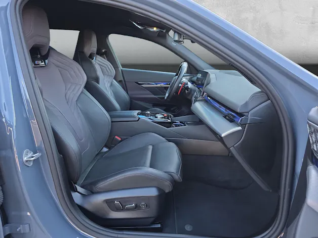 BMW M5 xDrive Touring (CH) * Individual Storm Bay *