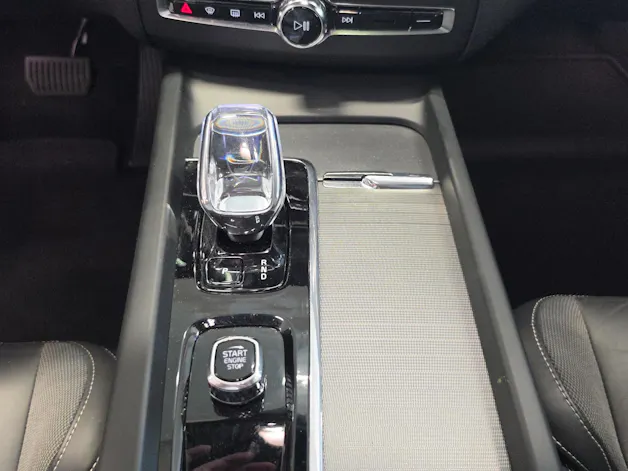 VOLVO XC60 2.0 T8 Ultimate Dark eAWD
