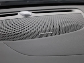 https://vehicle.imgix.net/4446457/8feedd1b-49a3-409a-a3b5-ba11ca1097ad.jpg
