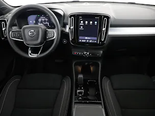 VOLVO XC40 2.0 B3 MH Plus Dark