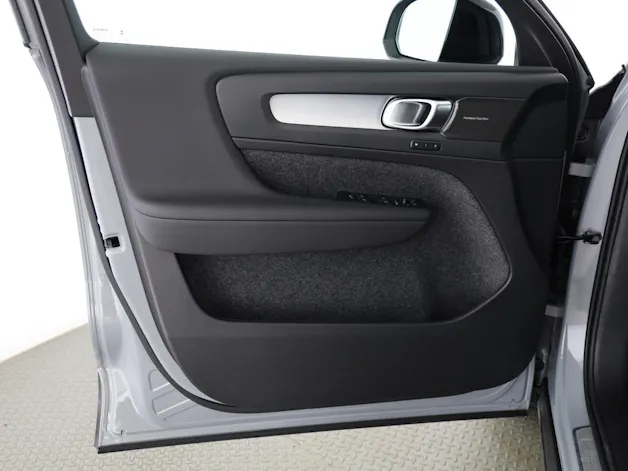 VOLVO XC40 2.0 B3 MH Plus Dark