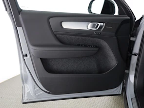 immagine del veicolo VOLVO XC40 2.0 B3 MH Plus Dark