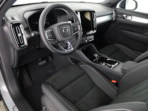 immagine del veicolo VOLVO XC40 2.0 B3 MH Plus Dark