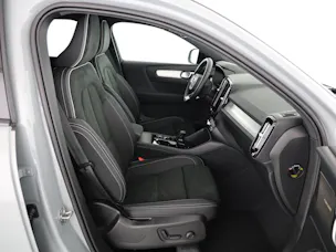 VOLVO XC40 2.0 B3 MH Plus Dark