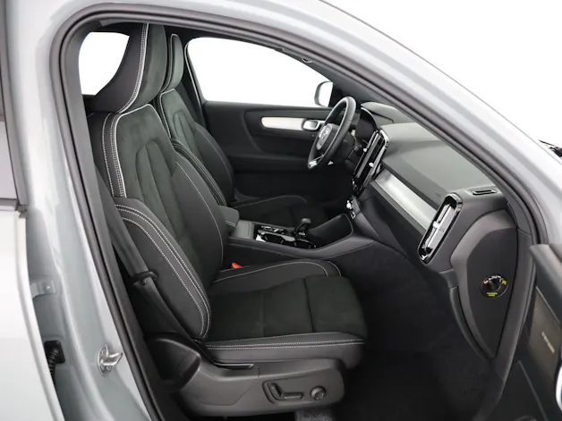 VOLVO XC40 2.0 B3 MH Plus Dark