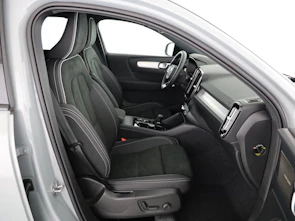 immagine del veicolo VOLVO XC40 2.0 B3 MH Plus Dark