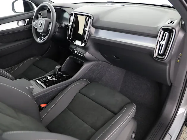 VOLVO XC40 2.0 B3 MH Plus Dark