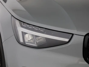 immagine del veicolo VOLVO XC40 2.0 B3 MH Plus Dark