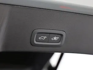 VOLVO XC40 2.0 B3 MH Plus Dark