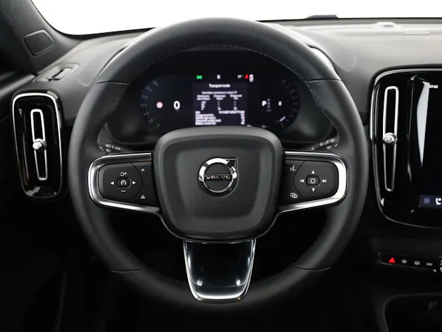 VOLVO XC40 2.0 B3 MH Plus Dark