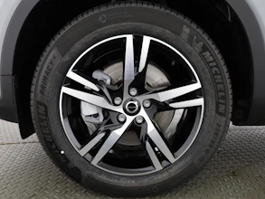 https://vehicle.imgix.net/4446463/98b7935d-8364-4905-8e0a-2f812a2b1e87.jpg