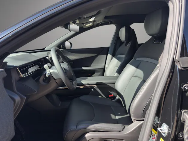 MAZDA CX-6e Takumi