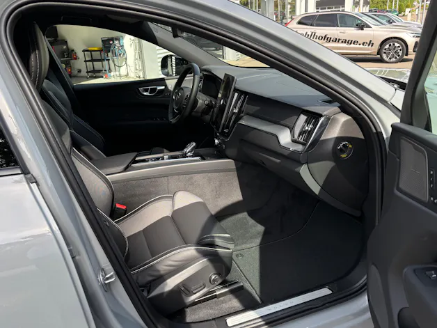 VOLVO XC60 2.0 B5 MH Black Edition AWD