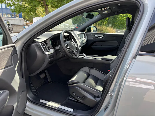VOLVO XC60 2.0 B5 MH Black Edition AWD