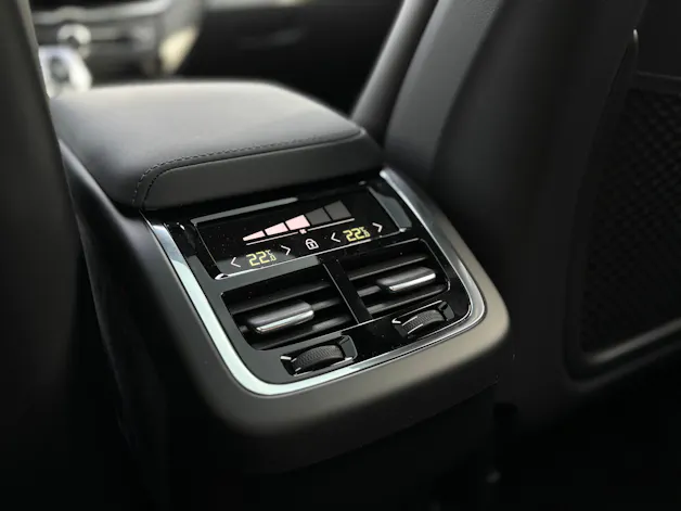 VOLVO XC60 2.0 B5 MH Black Edition AWD