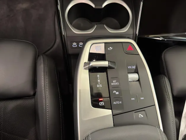 BMW X1 30e xDrive paddles