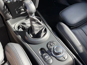 https://vehicle.imgix.net/4446848/52d81a05-7c25-4c3c-ae93-4e077e13d2ac.jpg