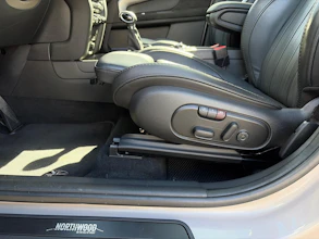https://vehicle.imgix.net/4446848/cfdce931-5500-4a53-8a97-cefb4bf3ba9f.jpg