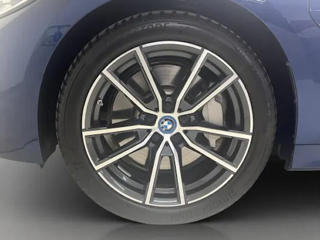 BMW 330e Sport Line