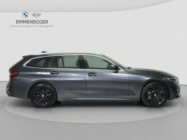 BMW 330e xDrive Luxury Line