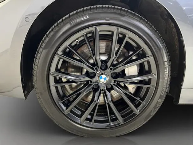 BMW 330e xDrive Luxury Line