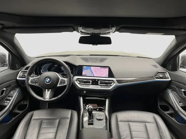 BMW 330e xDrive Luxury Line