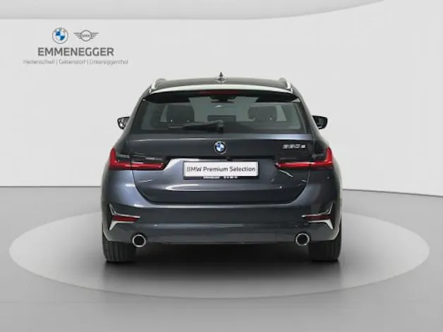 BMW 330e xDrive Luxury Line