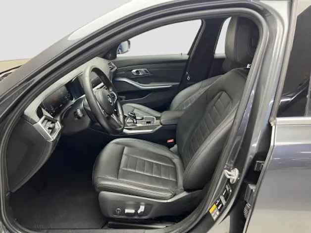 BMW 330e xDrive Luxury Line
