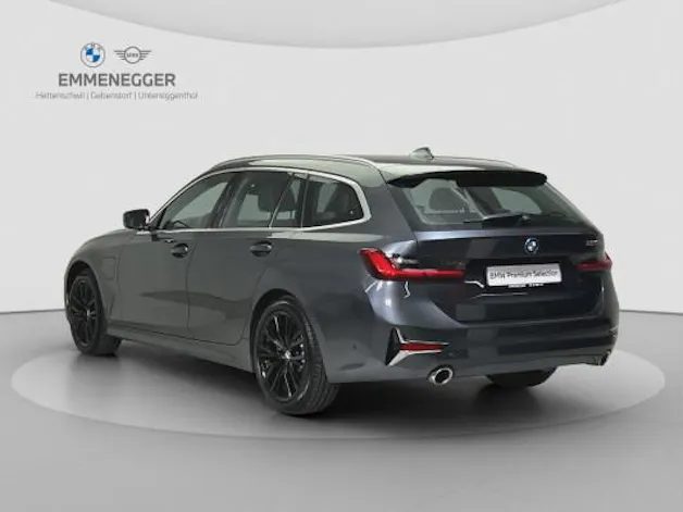 BMW 330e xDrive Luxury Line