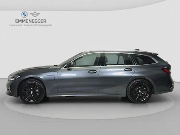 BMW 330e xDrive Luxury Line