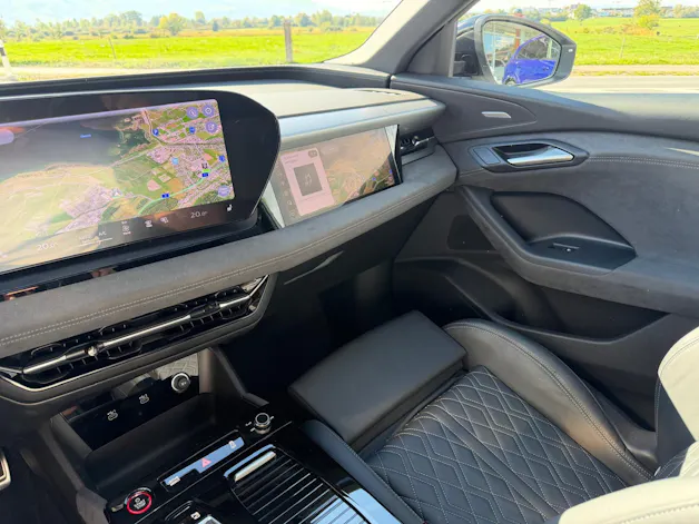 AUDI SQ6 e-tron quattro