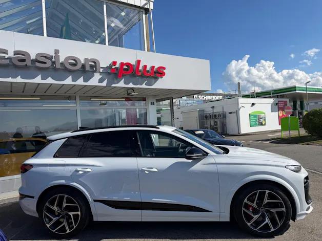 AUDI SQ6 e-tron quattro