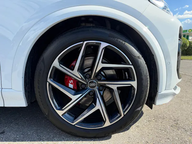 AUDI SQ6 e-tron quattro