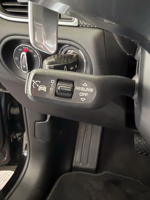 PORSCHE Macan PDK | CH | Swiss Package | Panorama | Sitzbelüftung | Carbon | Memory | DAB |