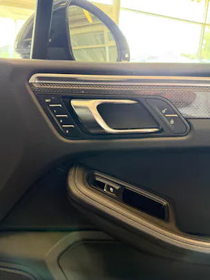 PORSCHE Macan PDK | CH | Swiss Package | Panorama | Sitzbelüftung | Carbon | Memory | DAB |