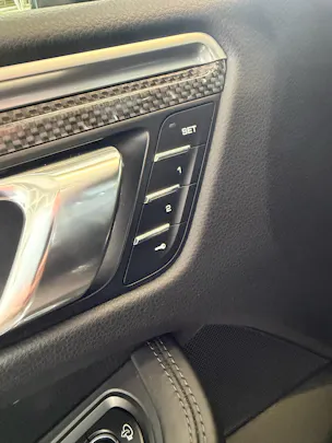PORSCHE Macan PDK | CH | Swiss Package | Panorama | Sitzbelüftung | Carbon | Memory | DAB |