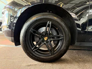 PORSCHE Macan PDK | CH | Swiss Package | Panorama | Sitzbelüftung | Carbon | Memory | DAB |