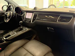 PORSCHE Macan PDK | CH | Swiss Package | Panorama | Sitzbelüftung | Carbon | Memory | DAB |