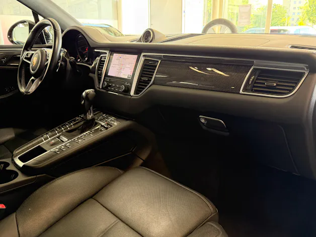 PORSCHE Macan PDK | CH | Swiss Package | Panorama | Sitzbelüftung | Carbon | Memory | DAB |