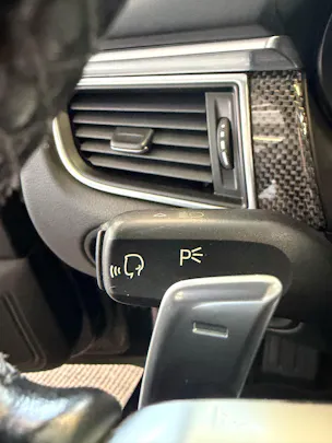 PORSCHE Macan PDK | CH | Swiss Package | Panorama | Sitzbelüftung | Carbon | Memory | DAB |