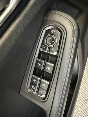 PORSCHE Macan PDK | CH | Swiss Package | Panorama | Sitzbelüftung | Carbon | Memory | DAB |