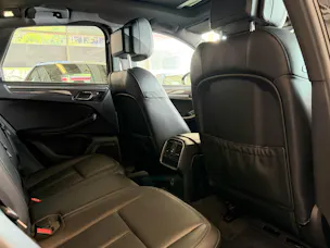 PORSCHE Macan PDK | CH | Swiss Package | Panorama | Sitzbelüftung | Carbon | Memory | DAB |