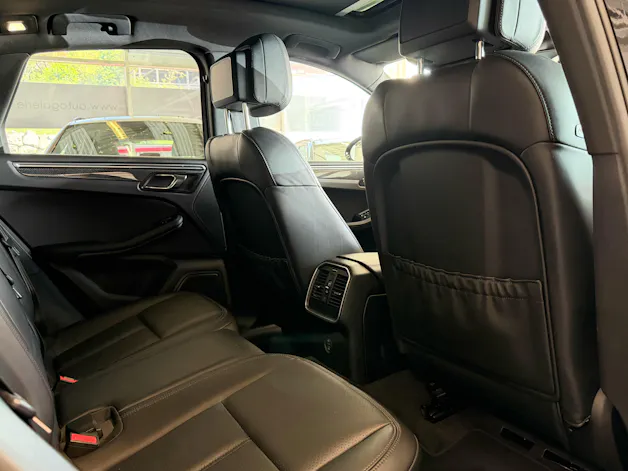 PORSCHE Macan PDK | CH | Swiss Package | Panorama | Sitzbelüftung | Carbon | Memory | DAB |