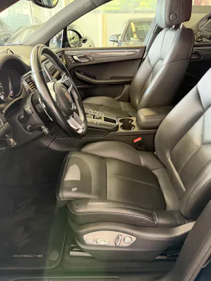 PORSCHE Macan PDK | CH | Swiss Package | Panorama | Sitzbelüftung | Carbon | Memory | DAB |