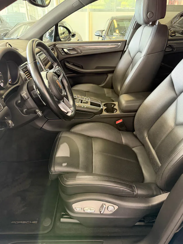 PORSCHE Macan PDK | CH | Swiss Package | Panorama | Sitzbelüftung | Carbon | Memory | DAB |